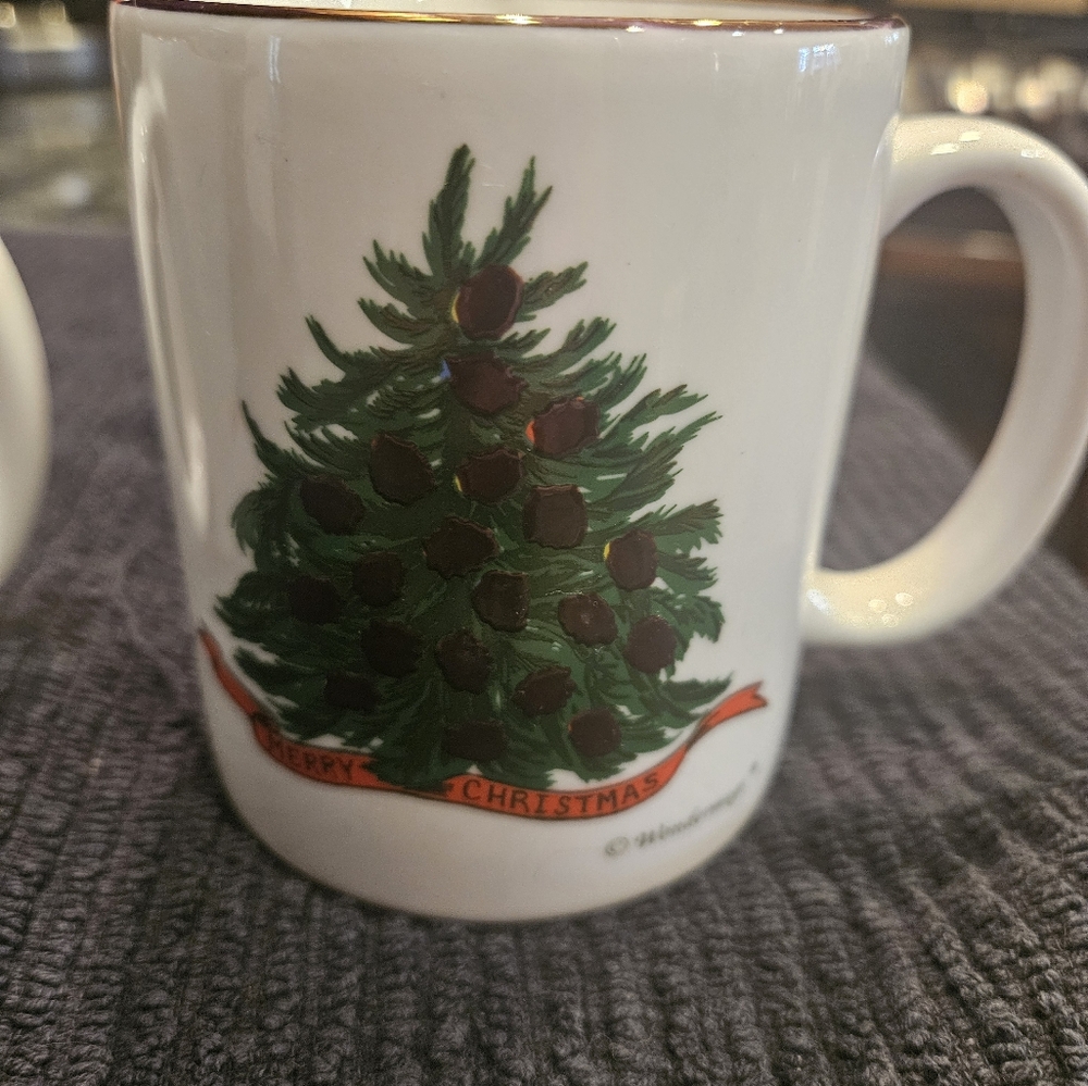 Set of 2 Christmas Tree Wondermugs: Changes color with hot beverages - Picture 6 of 6